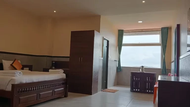 SUITE_ROOM_HALL_rkovzw