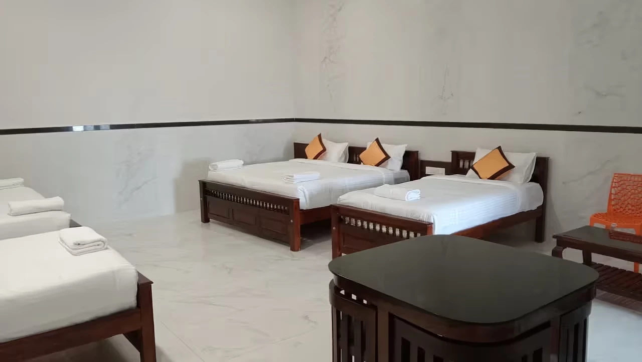 Beautifully arranged resort beds at Ketti Heights – top resort in Ooty for restful family stays